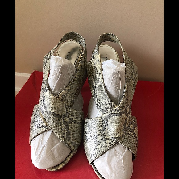 🤍Expressions Shoes in Snakeskin Print🤍 - Picture 3 of 7